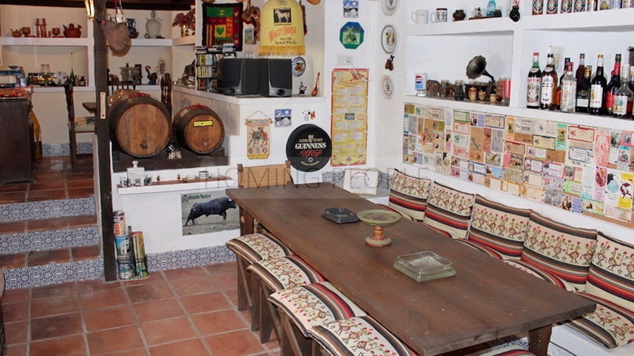 Chalet a reformar con preciosas vistas y espacio para hacer una piscina