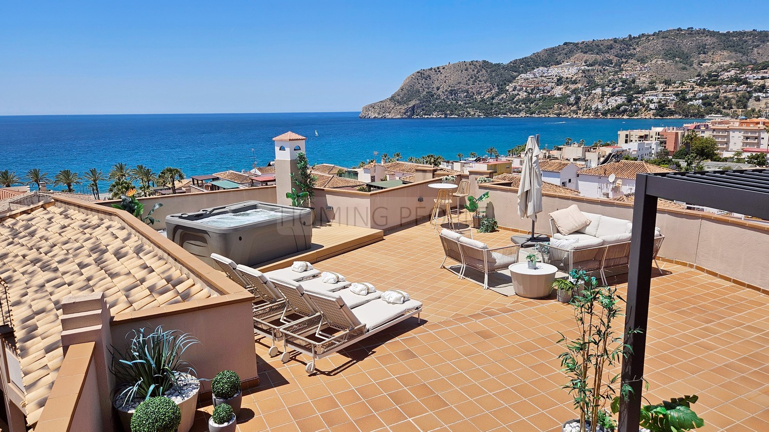 Le penthouse impeccable: Très bien équipé, avec beaucoup de terrasse, vue sur la baie... et situé en plein centre avec parking !