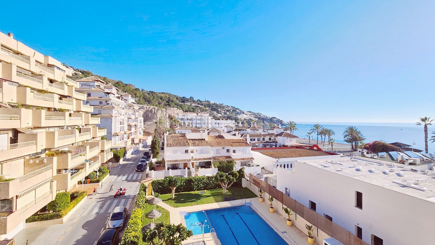 [ALQUILADO]: Coqueto apartamento en primera línea de playa con gran terraza y cochera