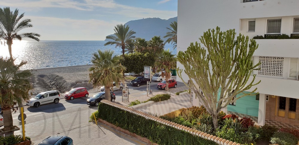[ALQUILADO]: Amplio piso en primerísima línea de playa