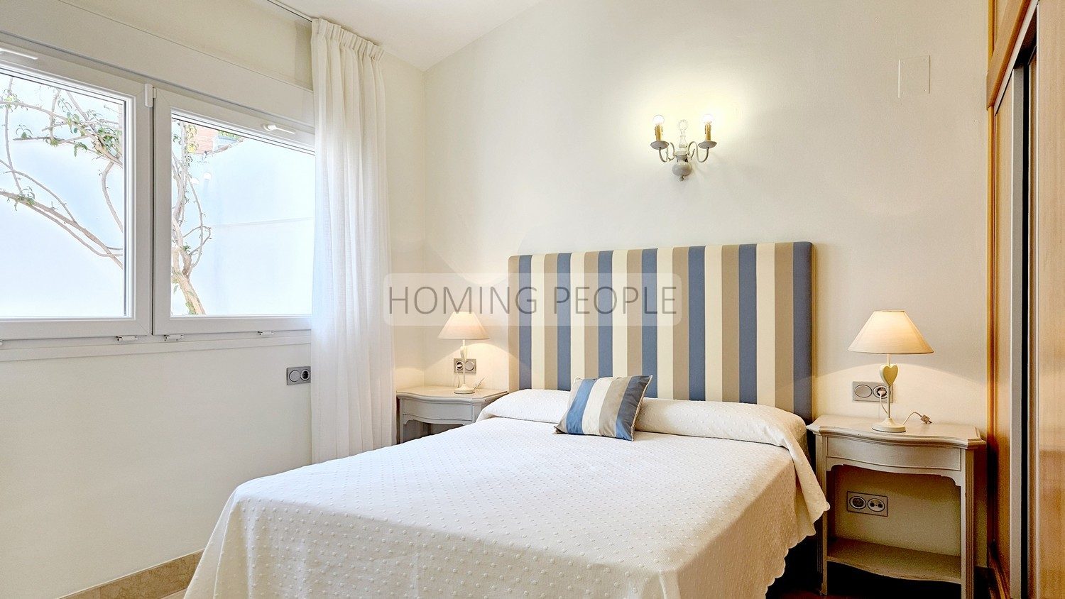 Coqueta villa moderna con apartamento de invitados... y a distancia a pie de la playa!
