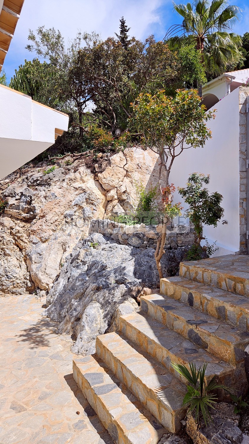 Coqueta villa moderna con apartamento de invitados... y a distancia a pie de la playa!