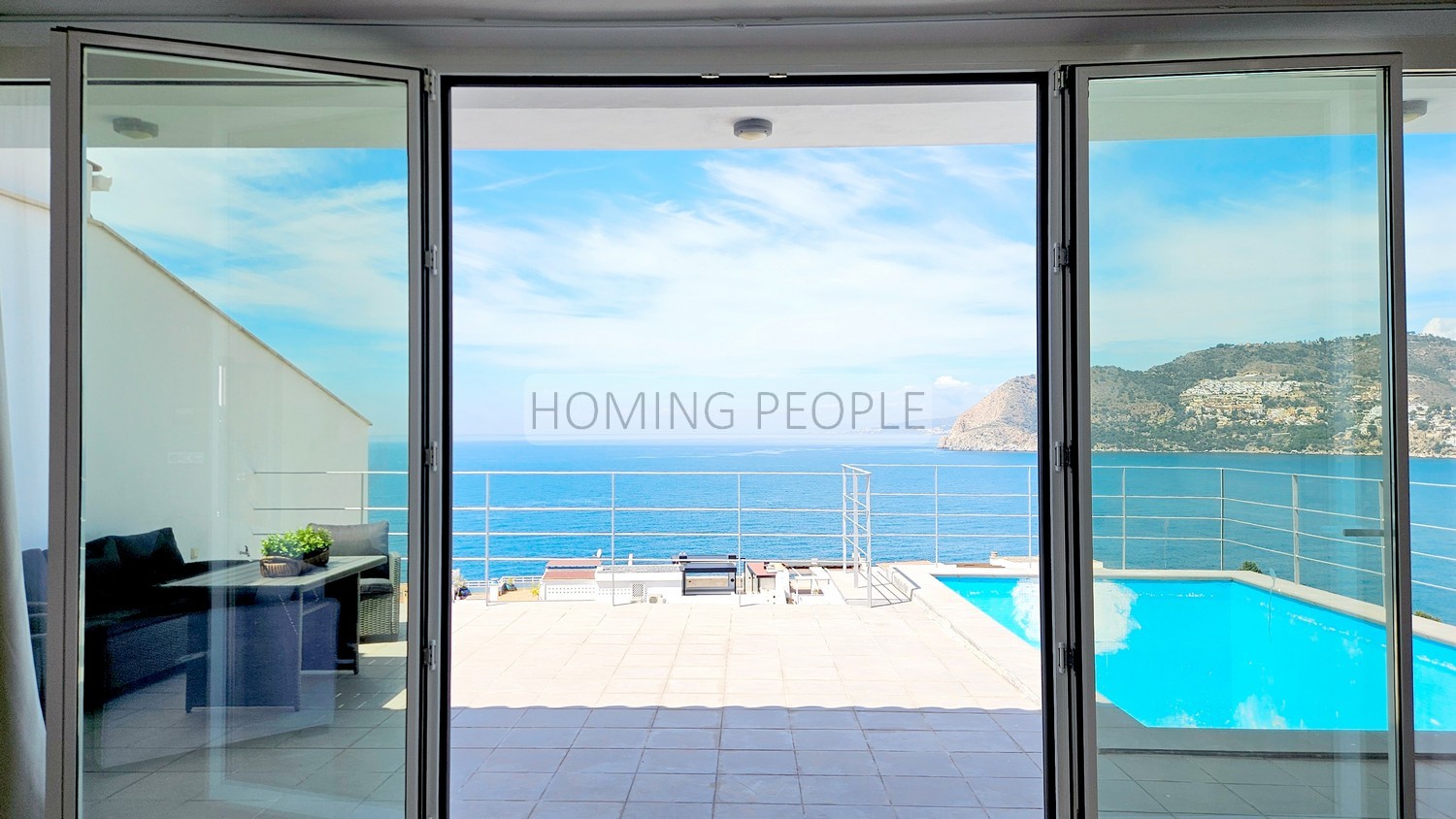 Coqueta villa moderna con apartamento de invitados... y a distancia a pie de la playa!