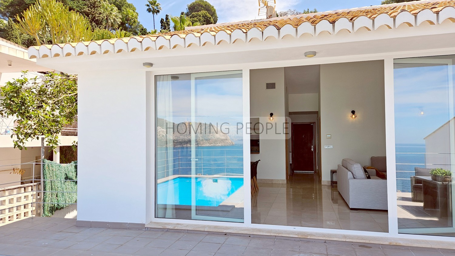 Coqueta villa moderna con apartamento de invitados... y a distancia a pie de la playa!
