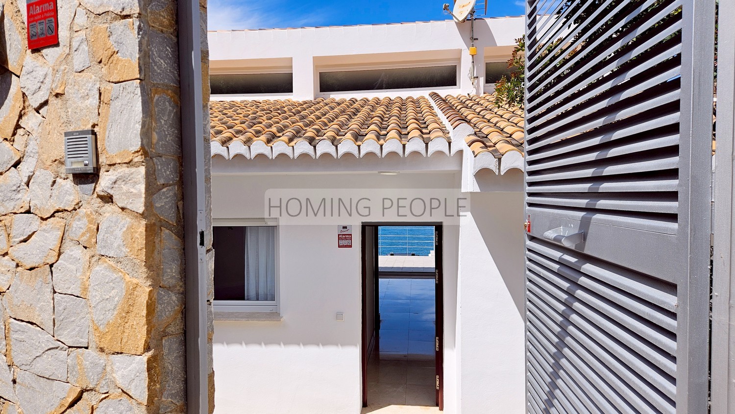 Coqueta villa moderna con apartamento de invitados... y a distancia a pie de la playa!