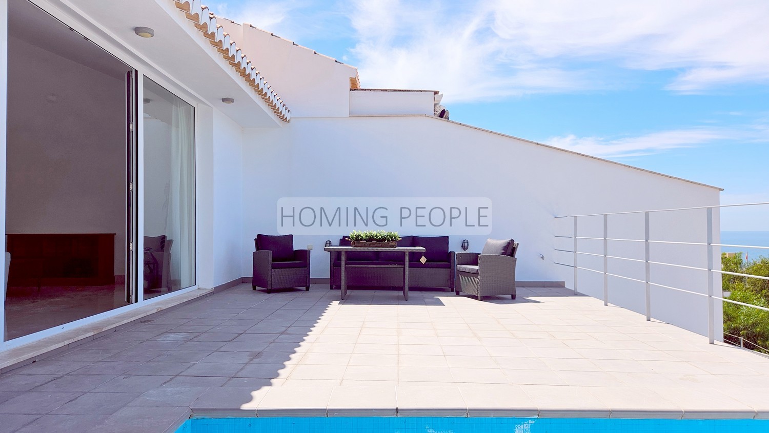 Coqueta villa moderna con apartamento de invitados... y a distancia a pie de la playa!