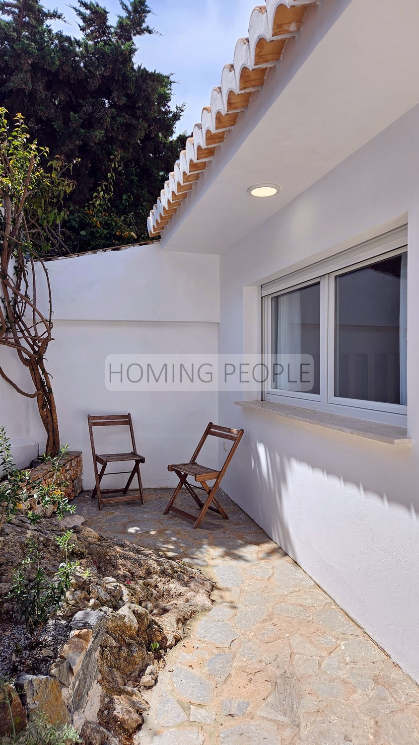 Coqueta villa moderna con apartamento de invitados... y a distancia a pie de la playa!