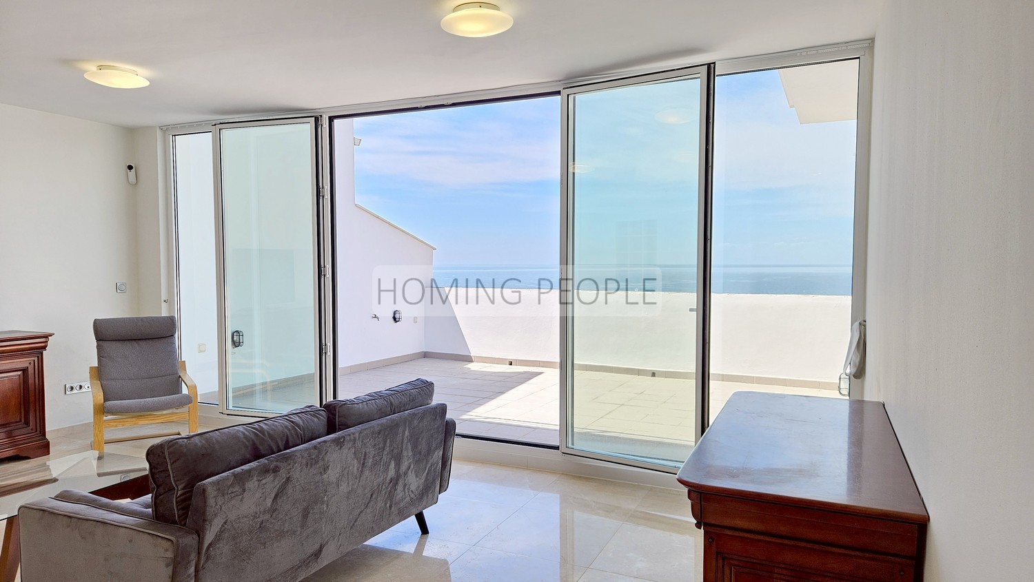 Coqueta villa moderna con apartamento de invitados... y a distancia a pie de la playa!
