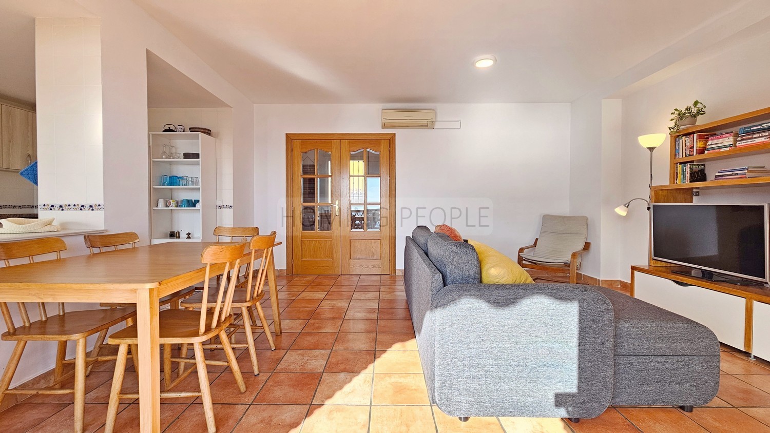Espléndida casa con vistas panorámicas a la bahía: Privacidad, cochera y cerca de la playa.