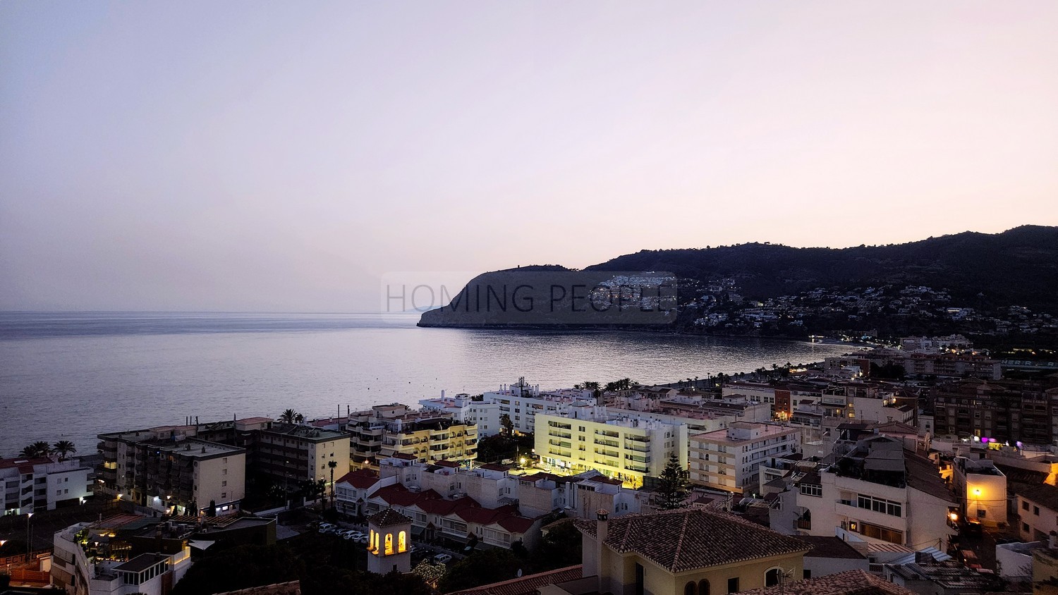 Espléndida casa con vistas panorámicas a la bahía: Privacidad, cochera y cerca de la playa.