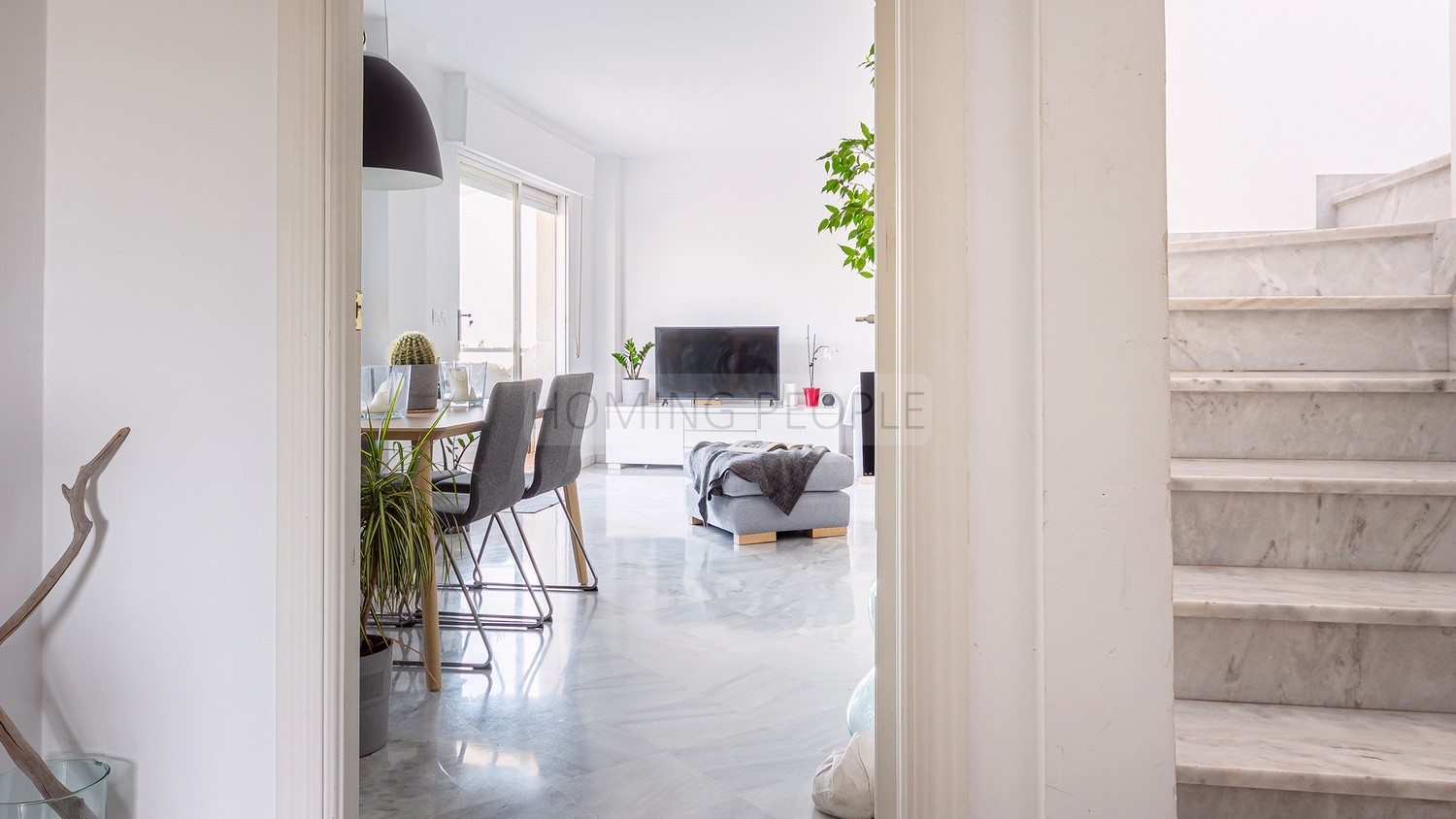 Fabuloso dúplex-ático con mucha terraza y vistas en zona privilegiada, con todos los servicios cerca