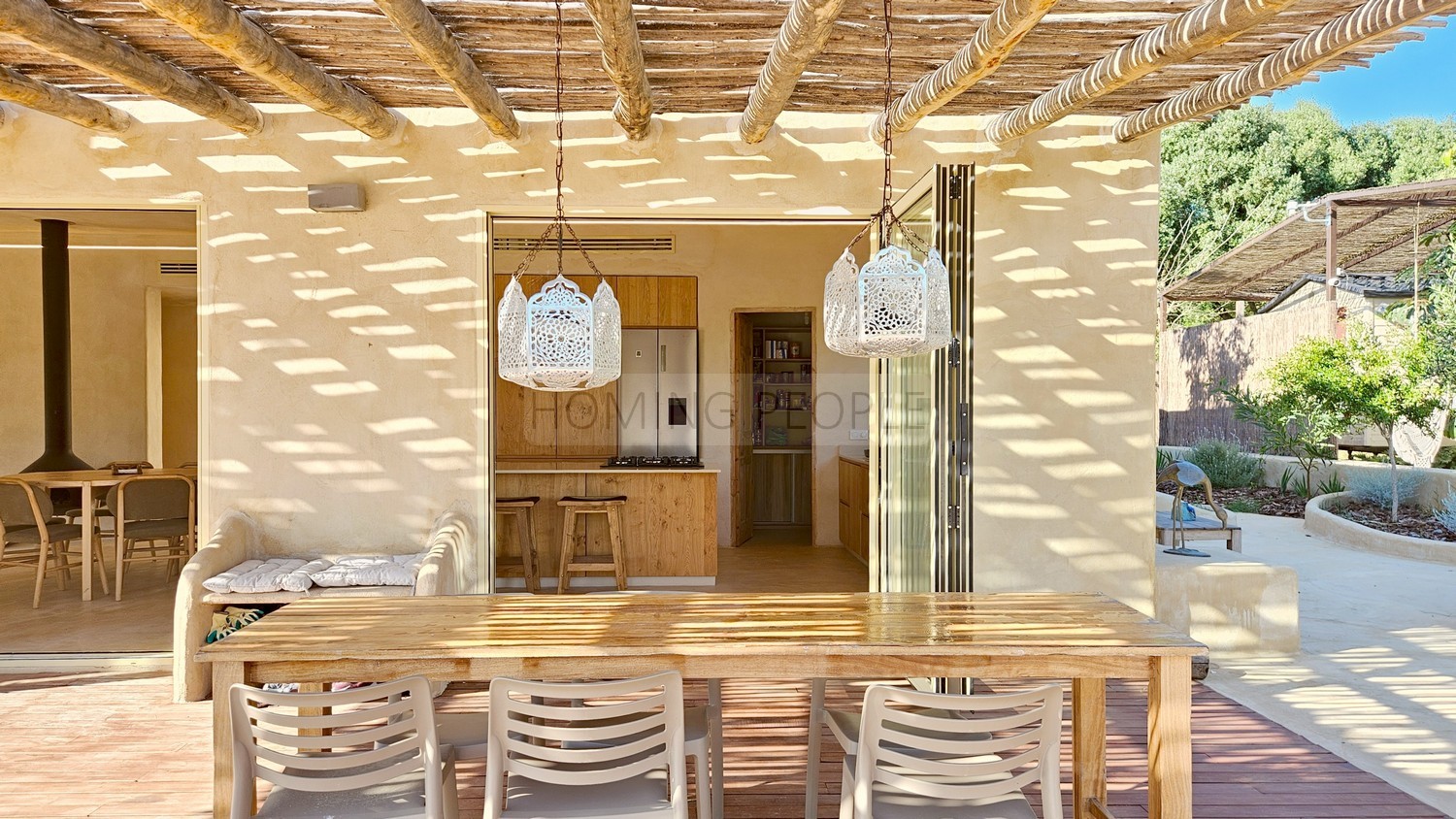 Une villa Boho Chic parmi les pins et les dunes de la côte de Cadix...
