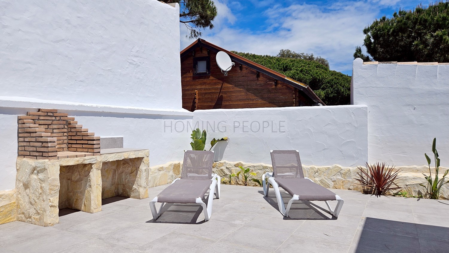 Casita con terraza privativa y piscina a compartir a cinco minutos a pie de la playa