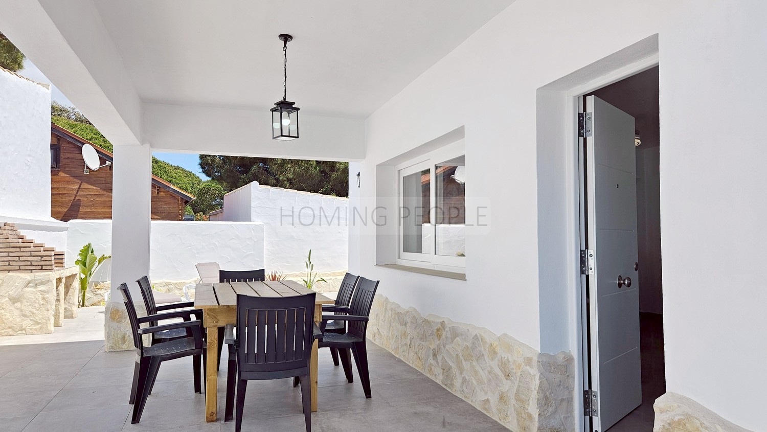 Casita con terraza privativa y piscina a compartir a cinco minutos a pie de la playa