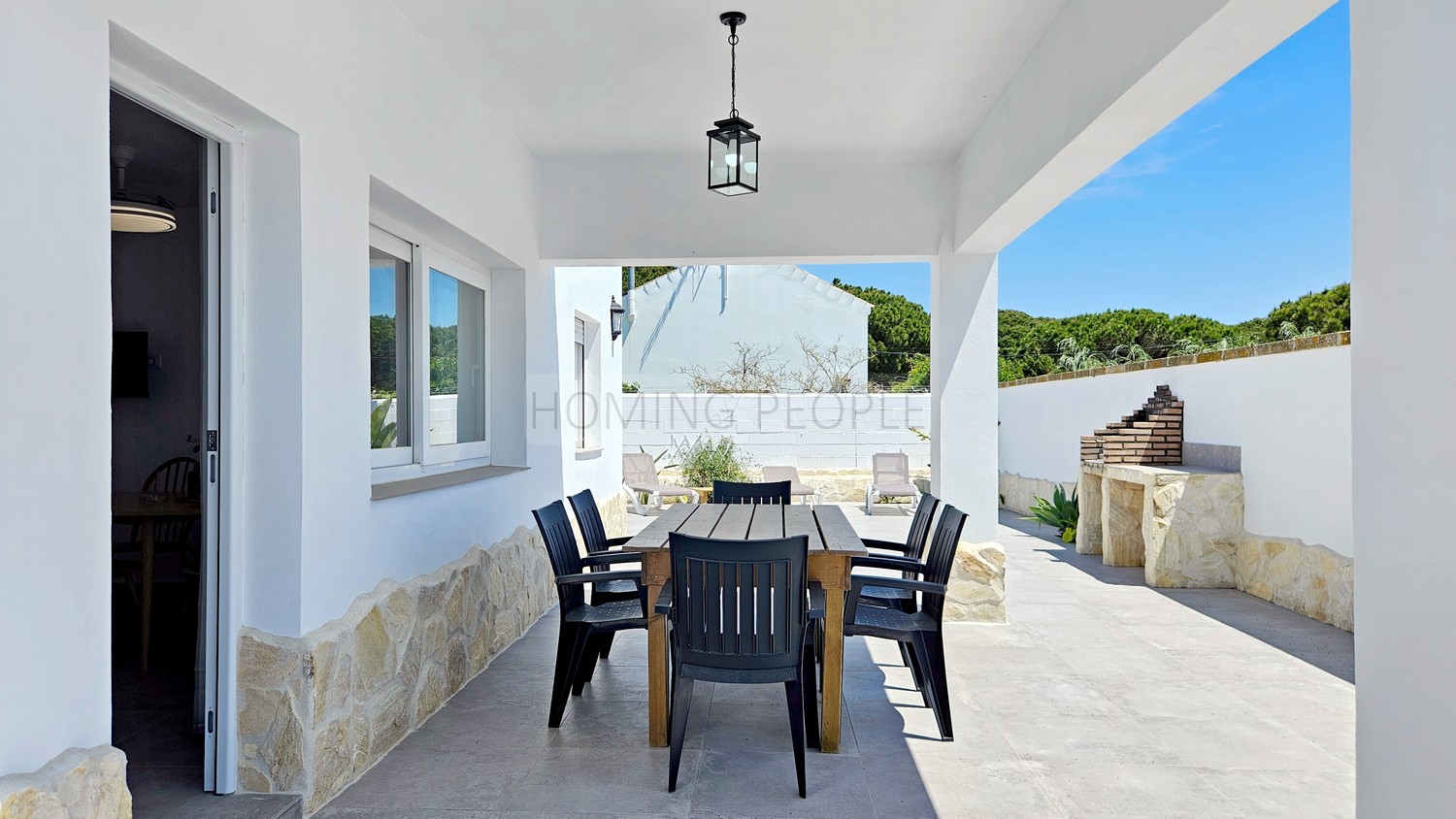 Casita con terraza privativa y piscina a compartir a cinco minutos a pie de la playa