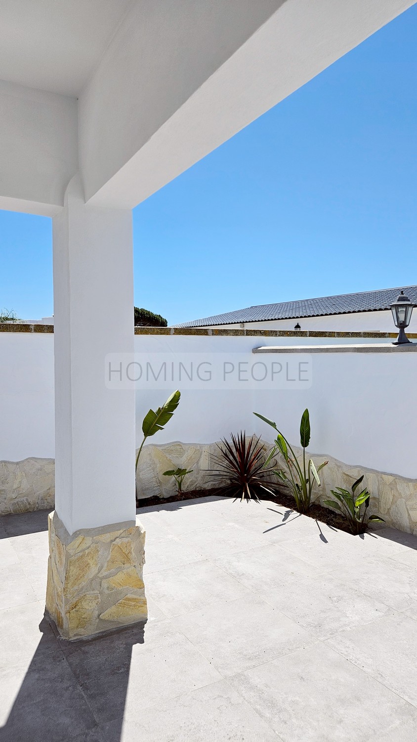 Casita con terraza privativa y piscina a compartir a cinco minutos a pie de la playa