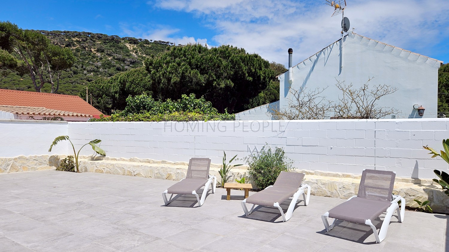 Casita con terraza privativa y piscina a compartir a cinco minutos a pie de la playa