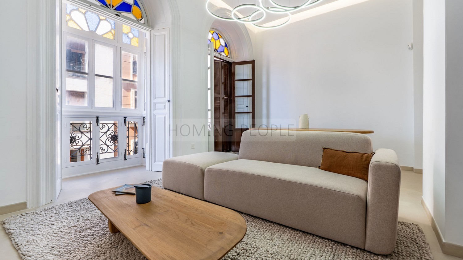 Piso reformado moderno en bonito edificio catalogado