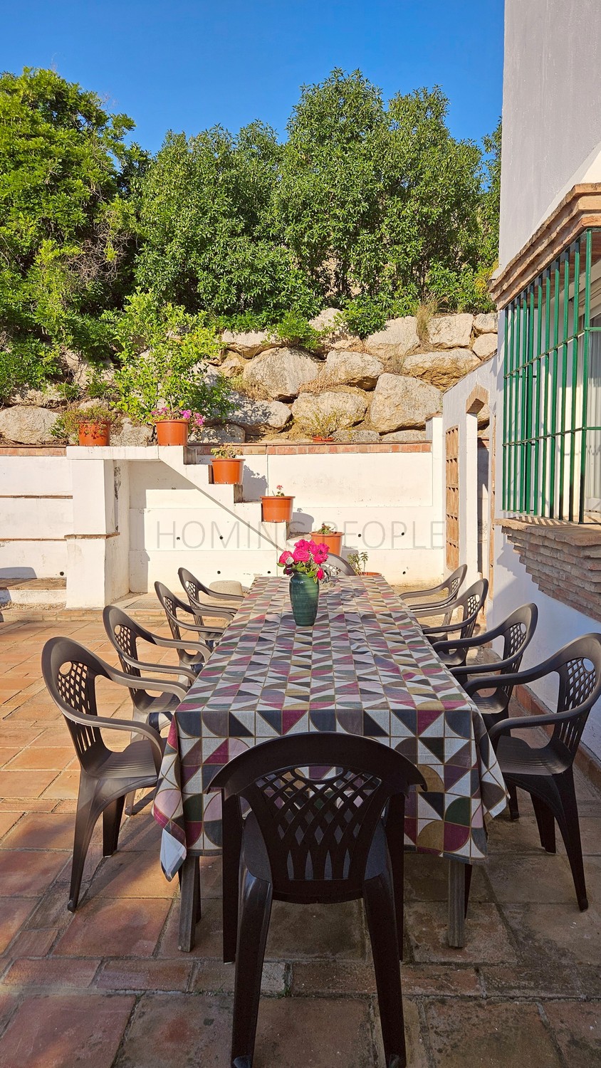 Gran chalet de campo con piscina, cerca de un pantano, de la sierra y del mar