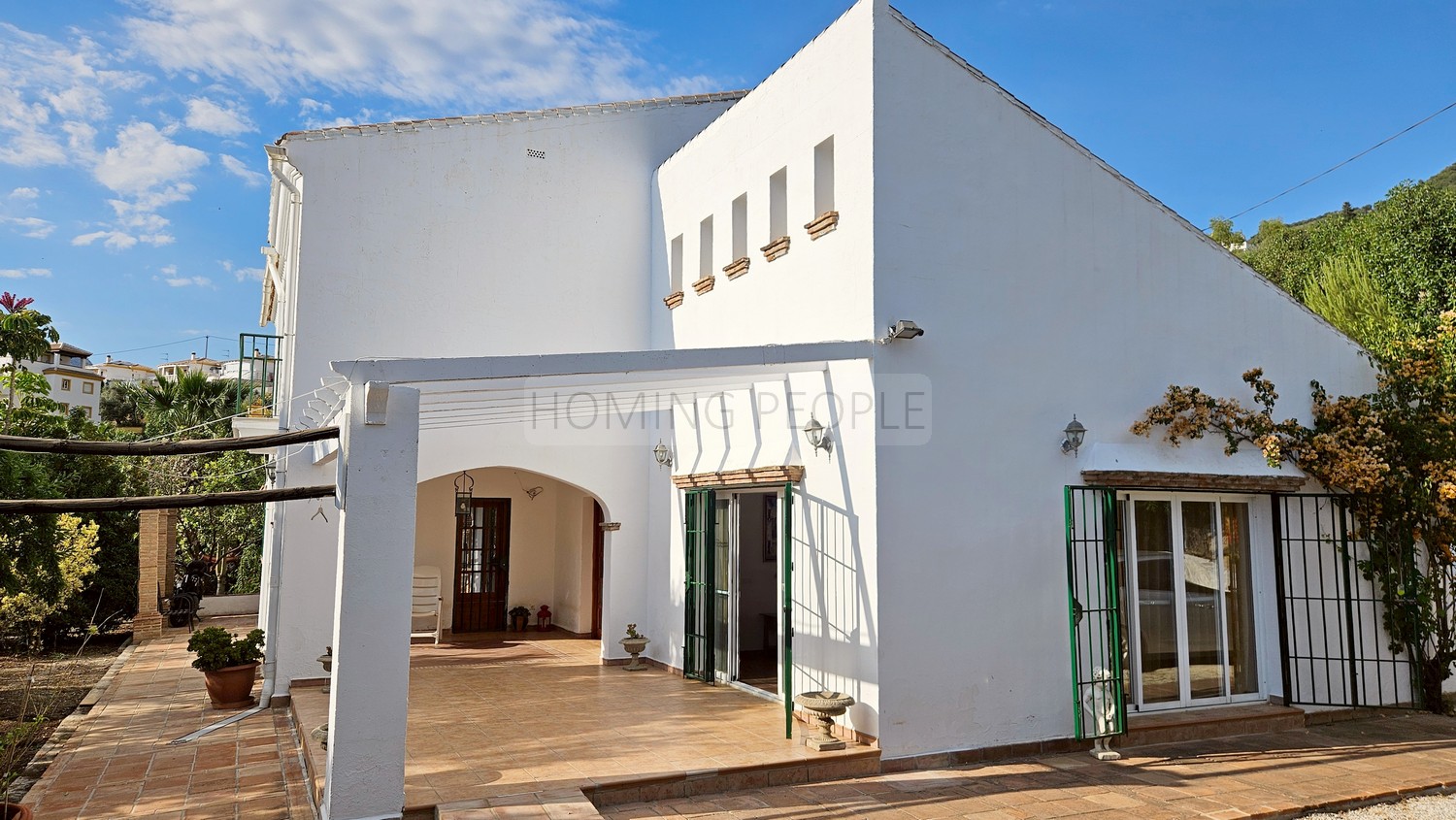 Gran chalet de campo con piscina, cerca de un pantano, de la sierra y del mar