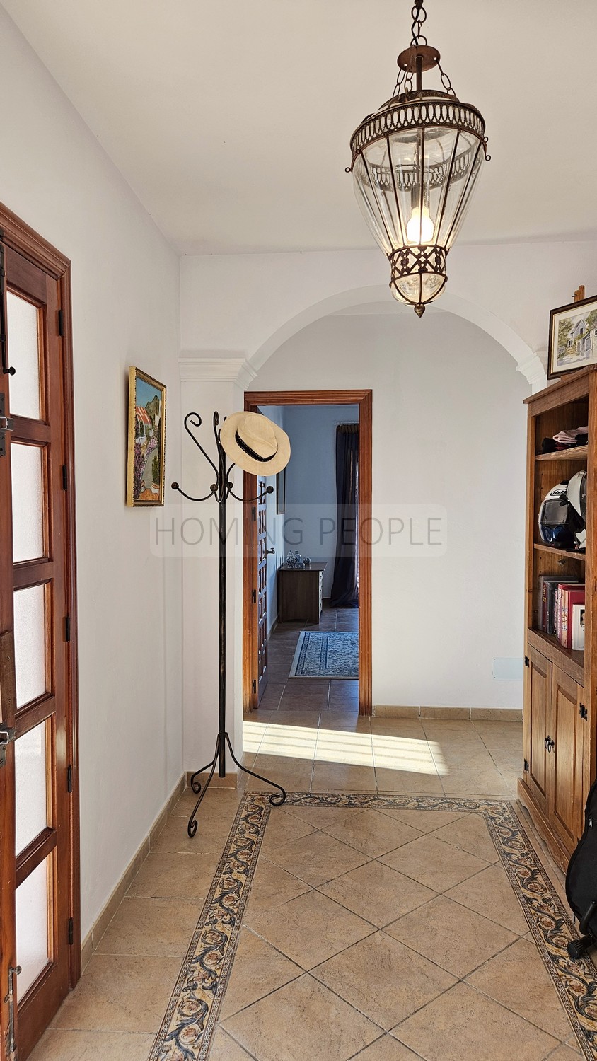 Gran chalet de campo con piscina, cerca de un pantano, de la sierra y del mar