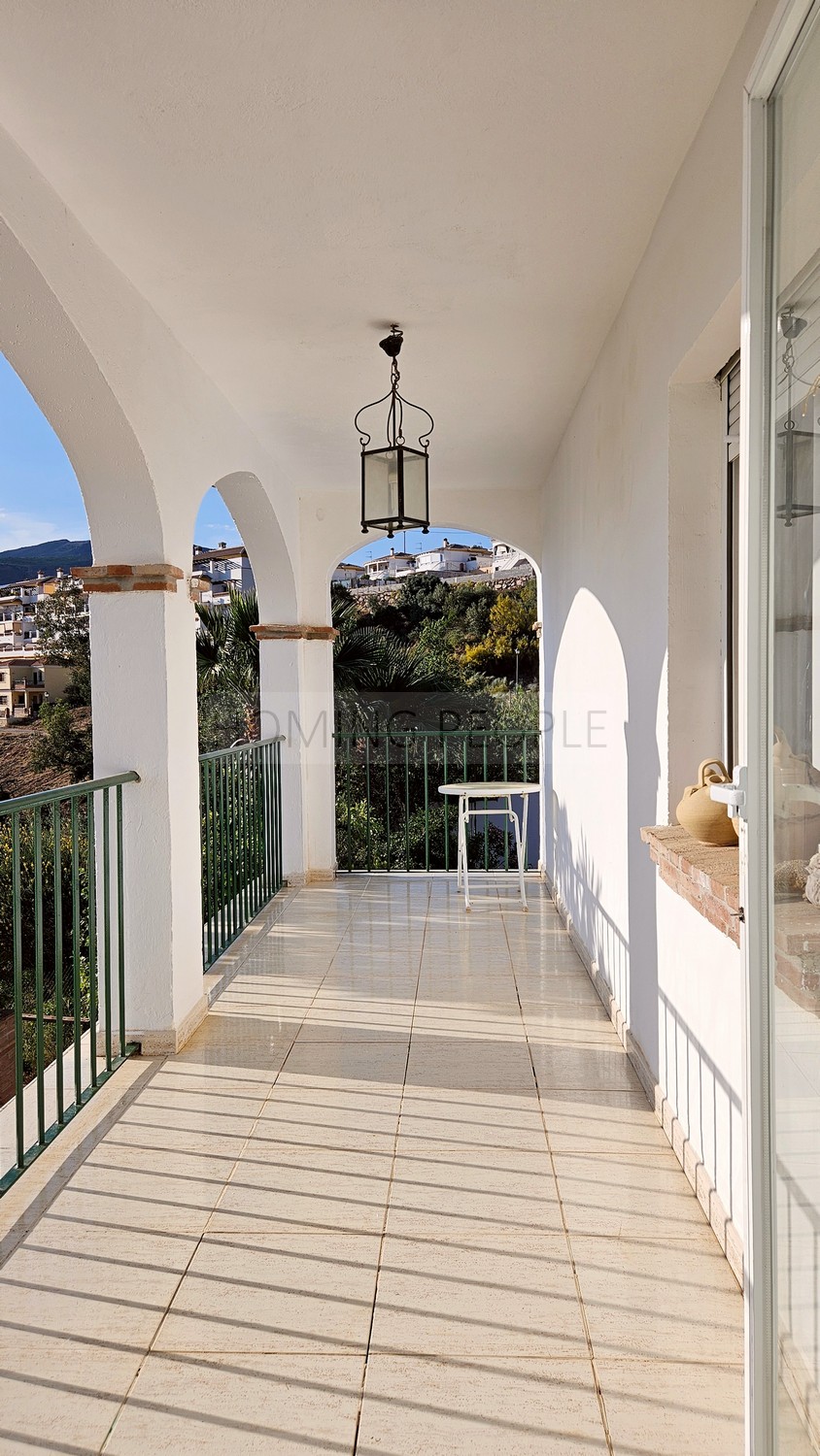 Gran chalet de campo con piscina, cerca de un pantano, de la sierra y del mar