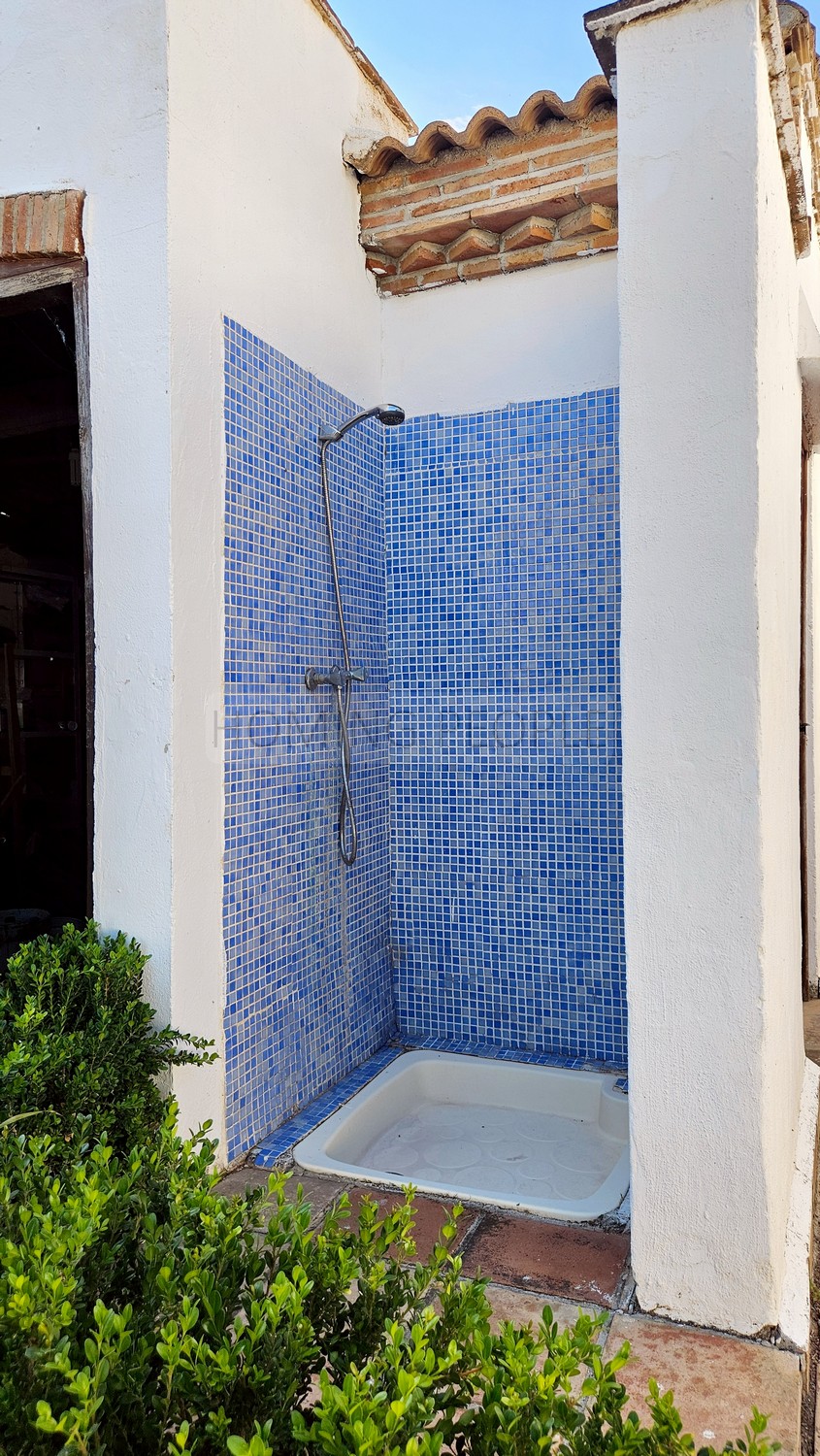 Gran chalet de campo con piscina, cerca de un pantano, de la sierra y del mar