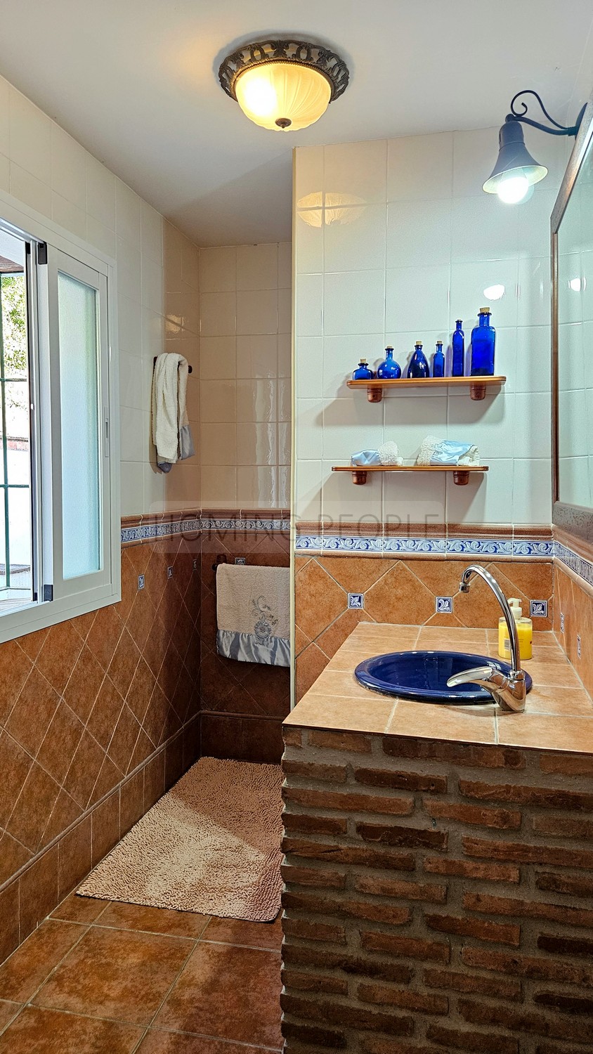 Gran chalet de campo con piscina, cerca de un pantano, de la sierra y del mar
