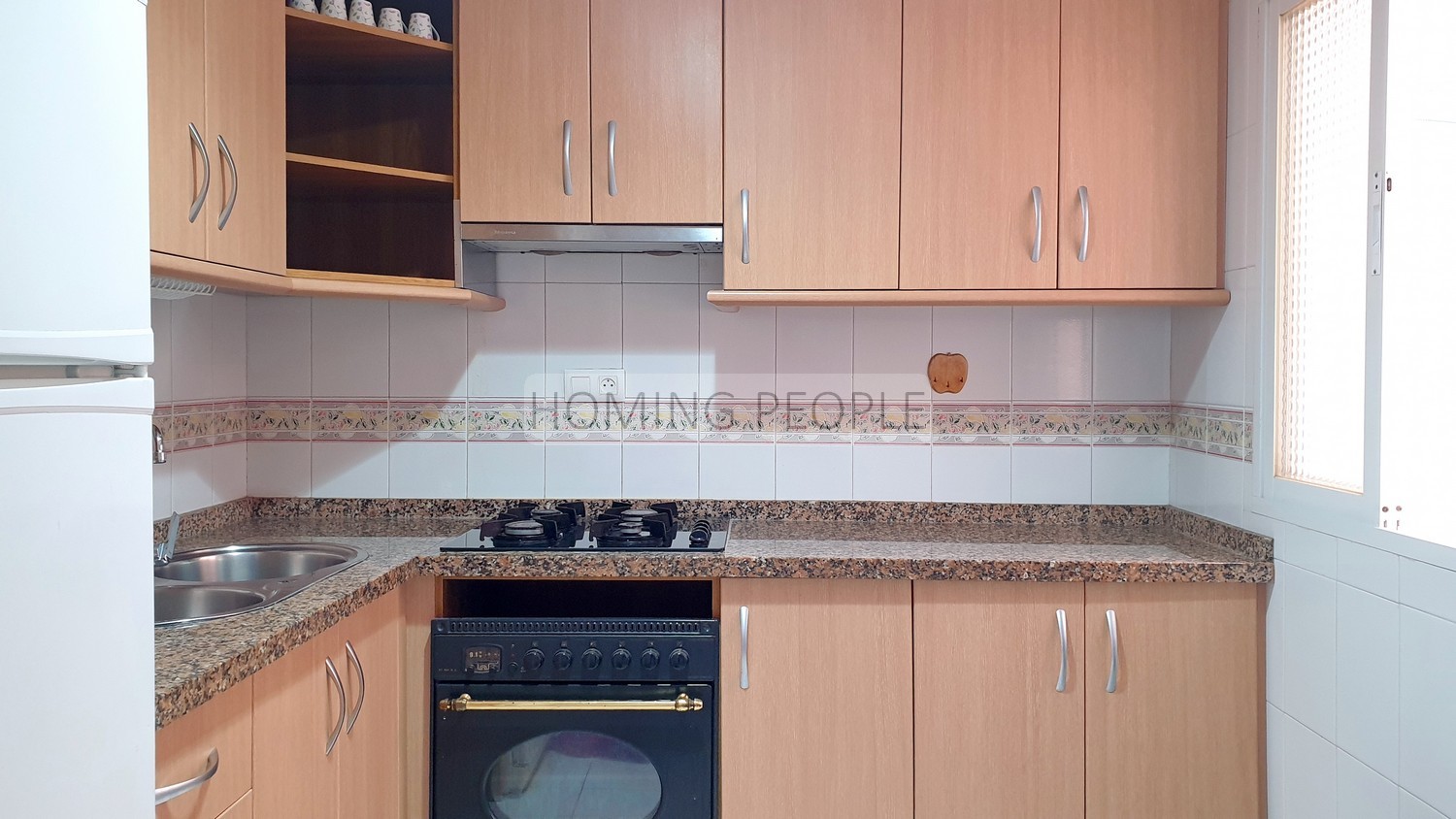 Seafront flat with a splendid terrace facing the beach ! Parking space available