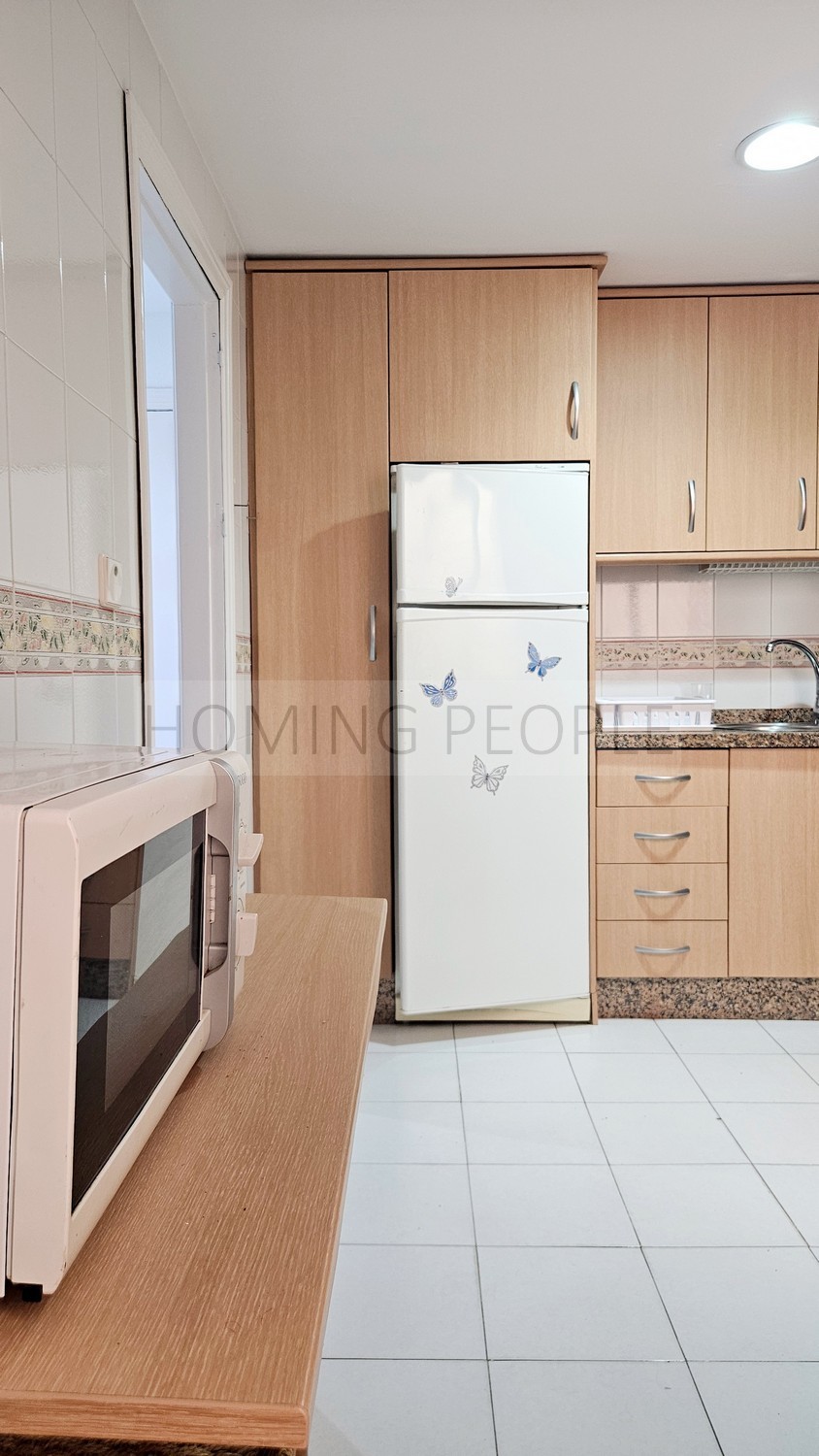 Seafront flat with a splendid terrace facing the beach ! Parking space available
