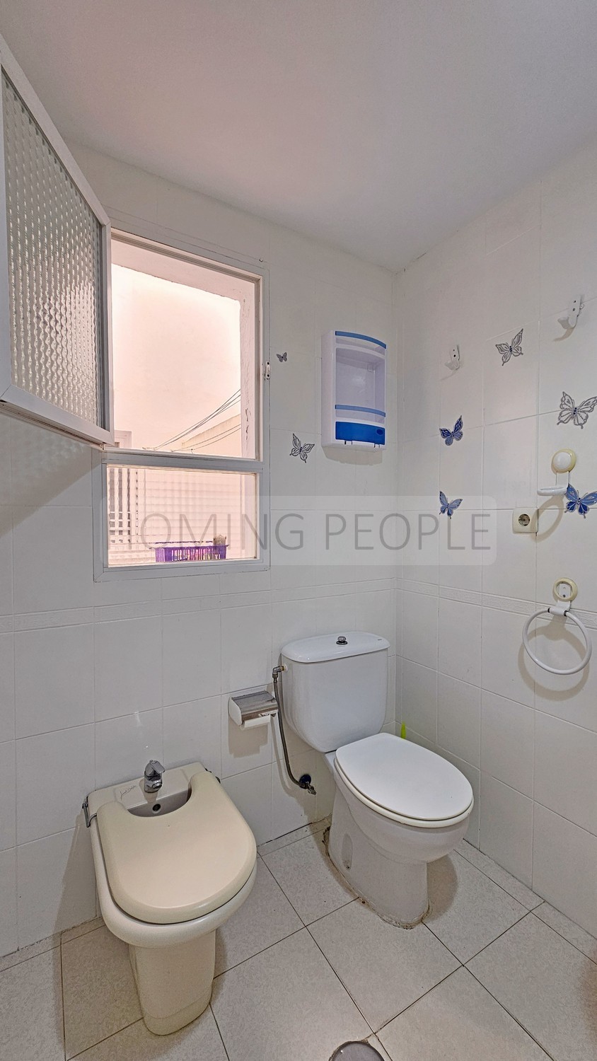Seafront flat with a splendid terrace facing the beach ! Parking space available