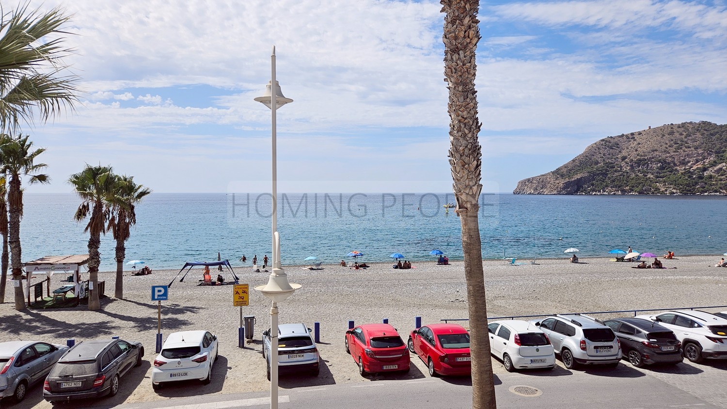 Seafront flat with a splendid terrace facing the beach ! Parking space available