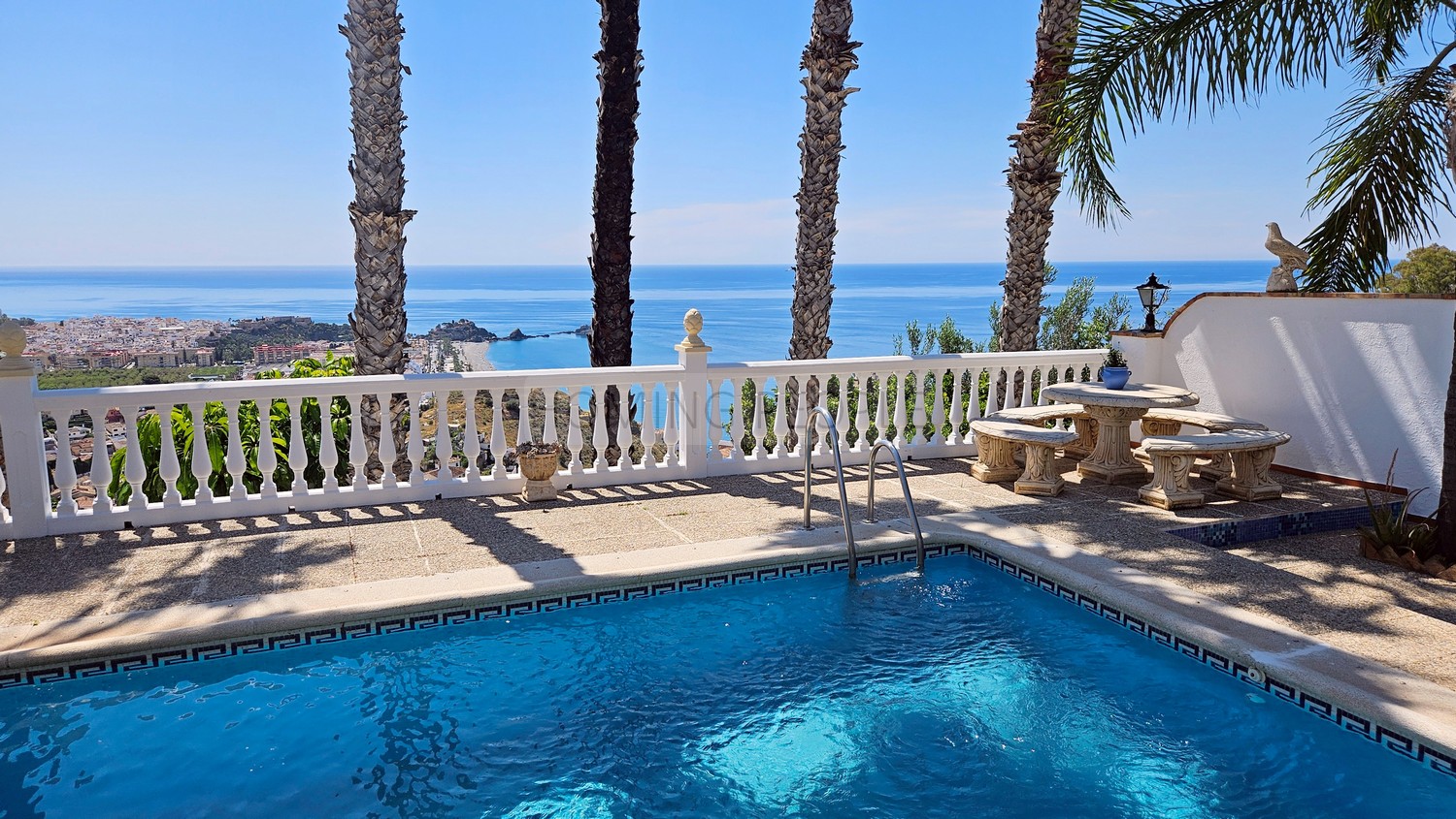 Detached villa with pool only a few minutes drive from the village
