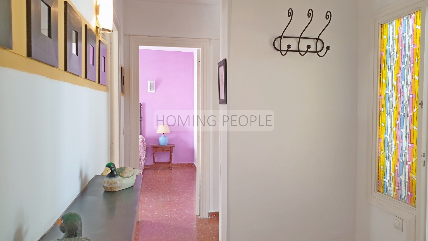 Central, spacious, quiet and close to the beach. Roof terrace!