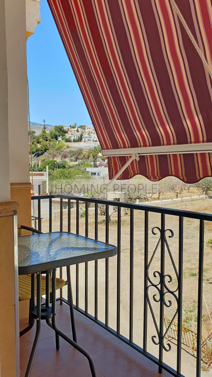 Central, spacious, quiet and close to the beach. Roof terrace!