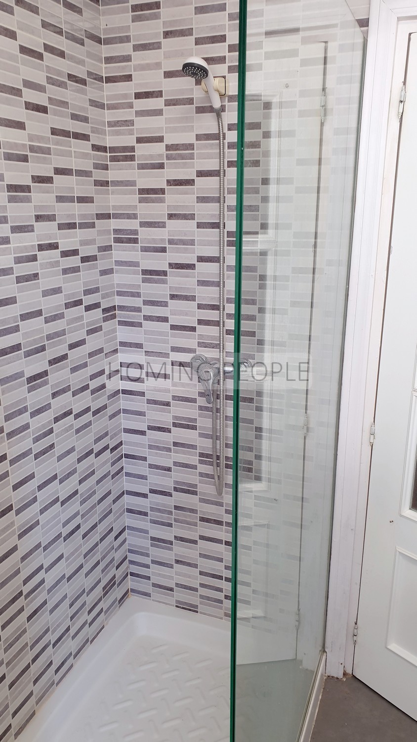 Central, spacious, quiet and close to the beach. Roof terrace!