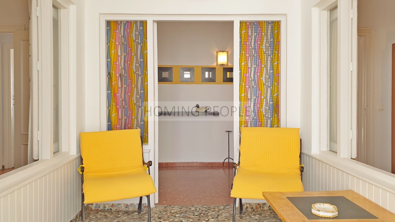 Central, spacious, quiet and close to the beach. Roof terrace!