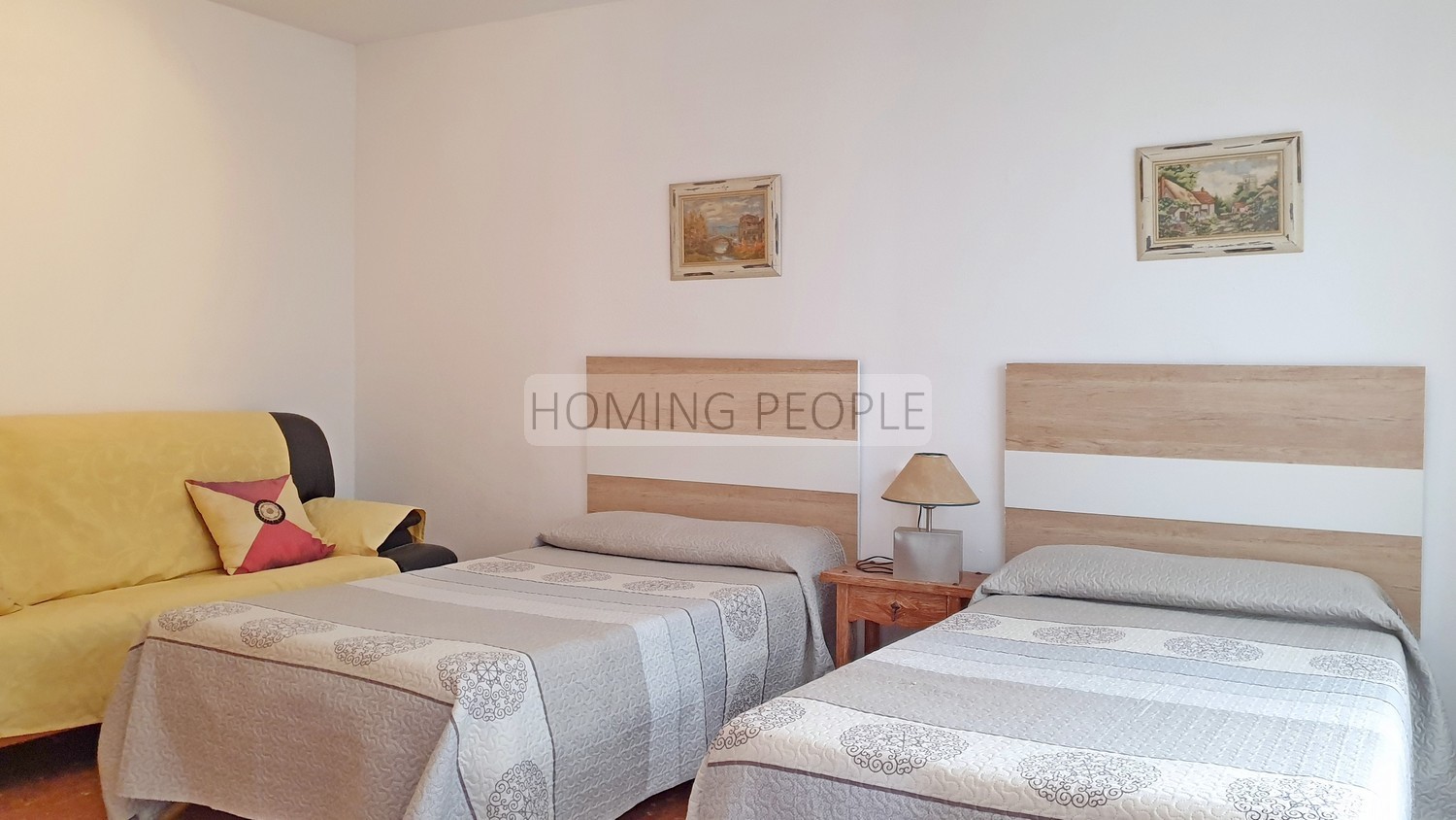 Central, spacious, quiet and close to the beach. Roof terrace!