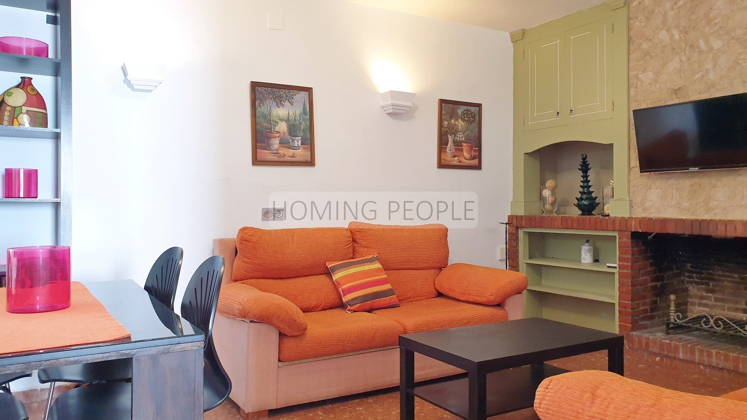 Central, spacious, quiet and close to the beach. Roof terrace!