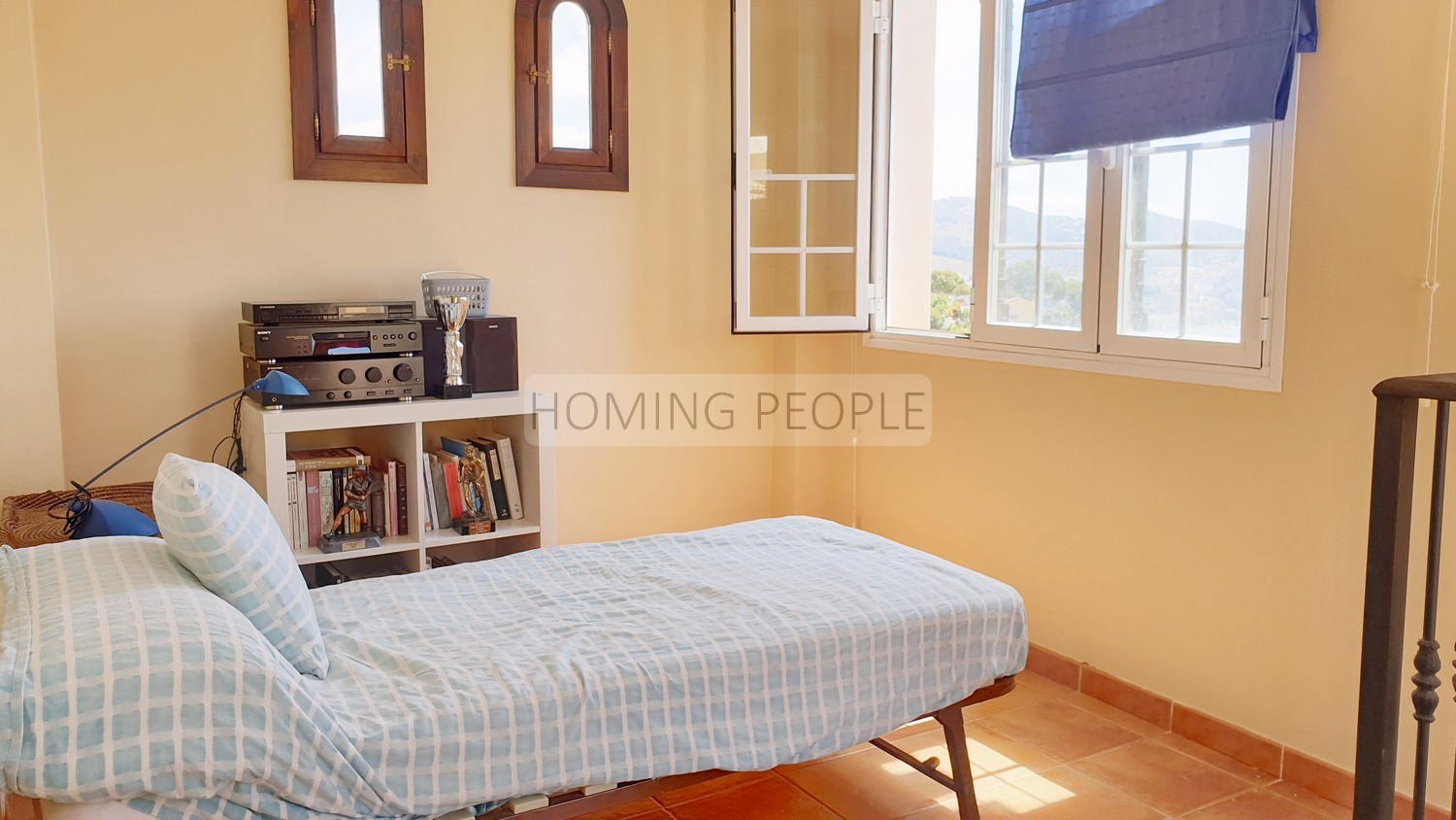 Casa familiar luminosa, con terrazas, aparcamiento privado... y unas preciosas vistas a la bahía !