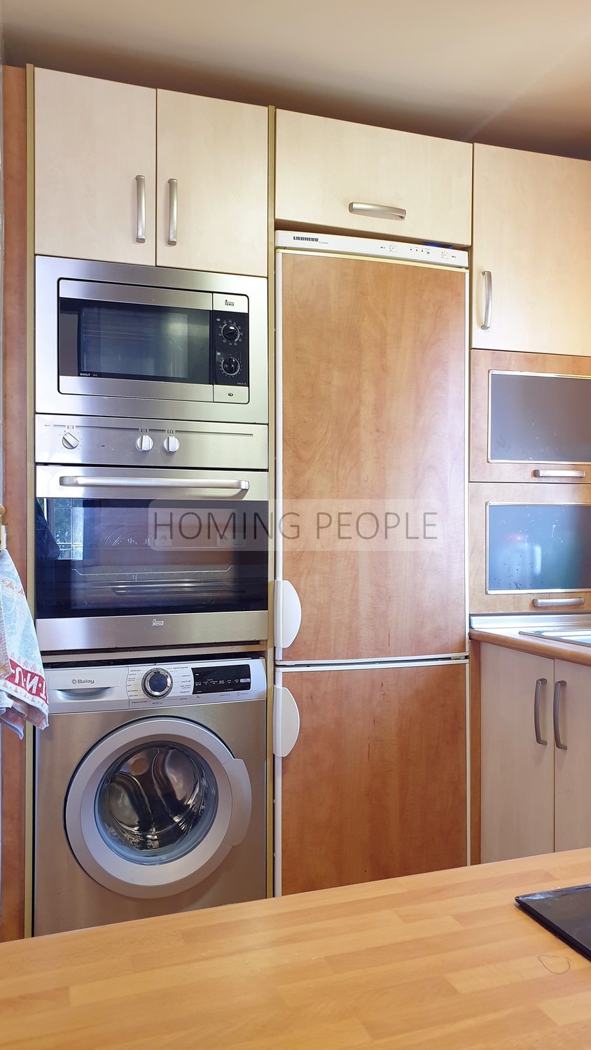 Casa familiar luminosa, con terrazas, aparcamiento privado... y unas preciosas vistas a la bahía !