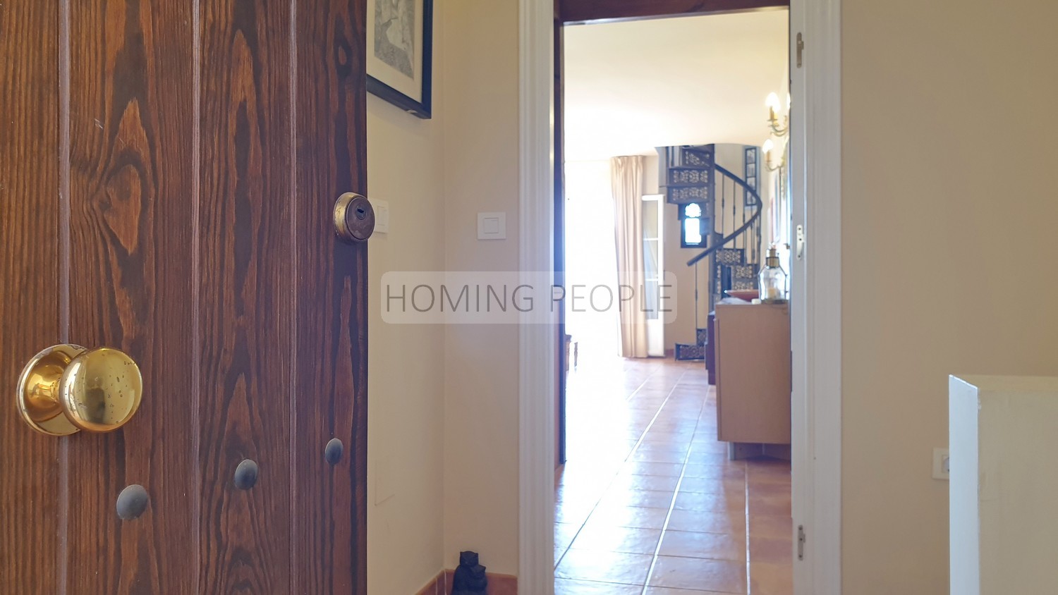 Casa familiar luminosa, con terrazas, aparcamiento privado... y unas preciosas vistas a la bahía !