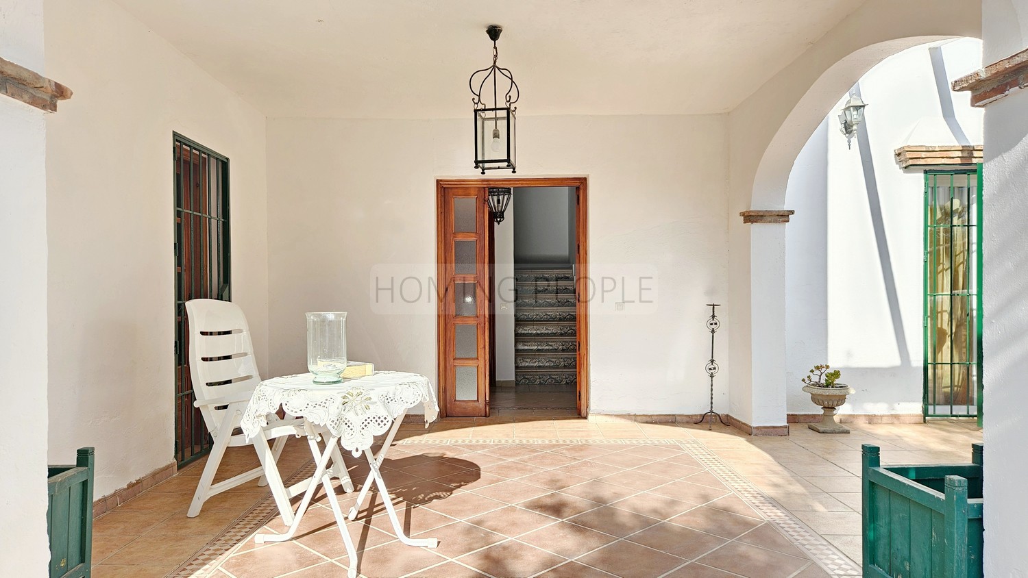 Large country villa with pool, close to lake, mountains and the sea