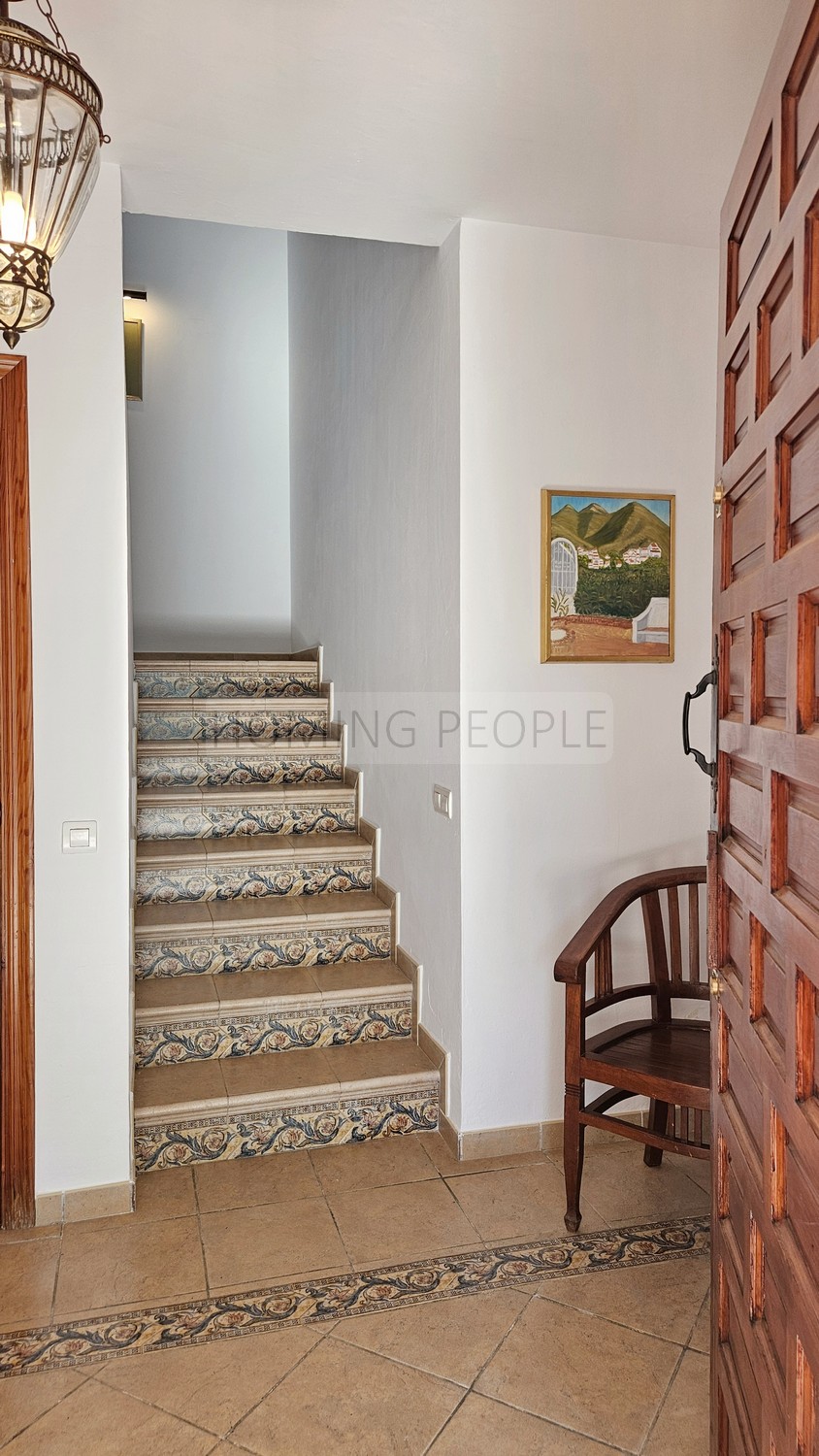Large country villa with pool, close to lake, mountains and the sea