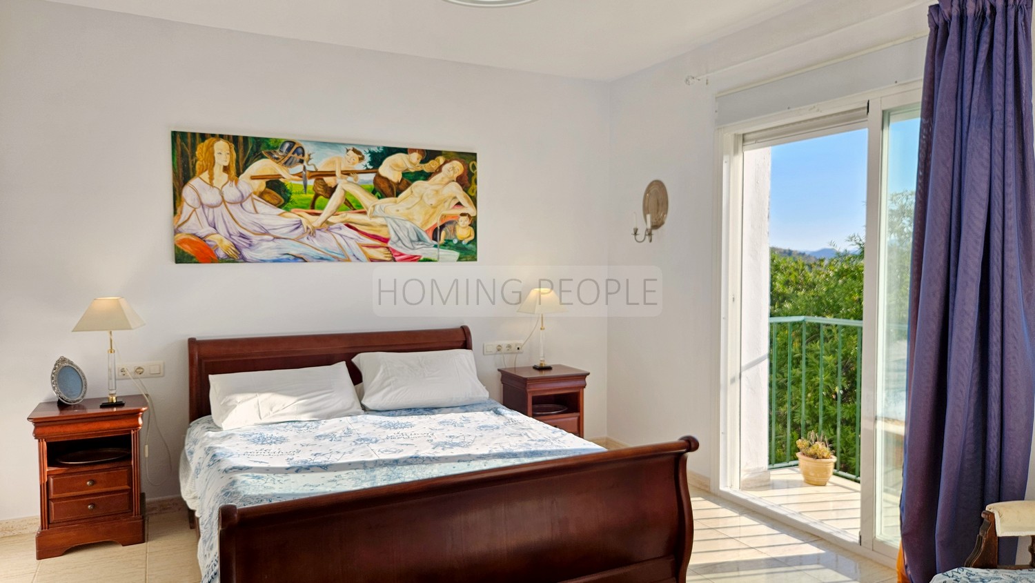 Large country villa with pool, close to lake, mountains and the sea