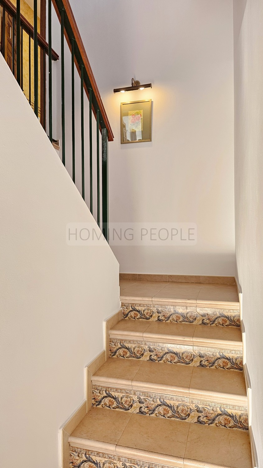 Large country villa with pool, close to lake, mountains and the sea
