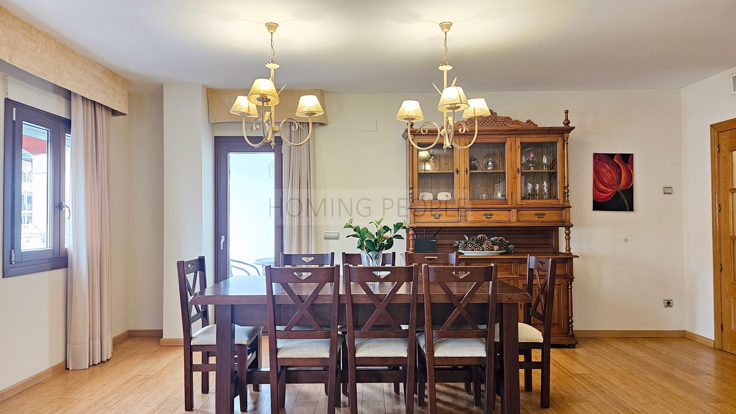 Bright and good quality flat: Spacious and close to the beach and shops.