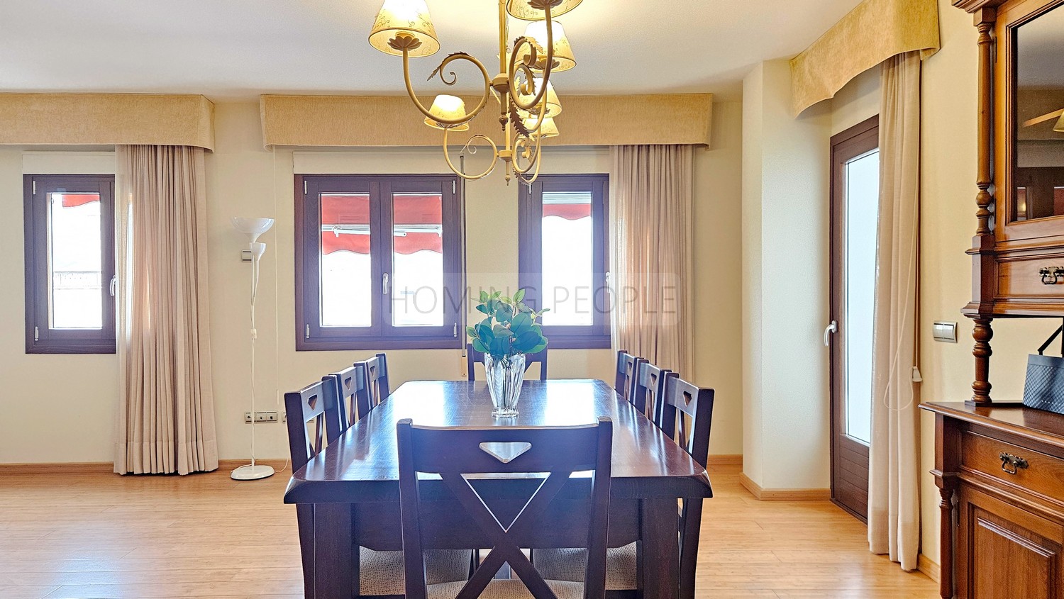 Bright and good quality flat: Spacious and close to the beach and shops.
