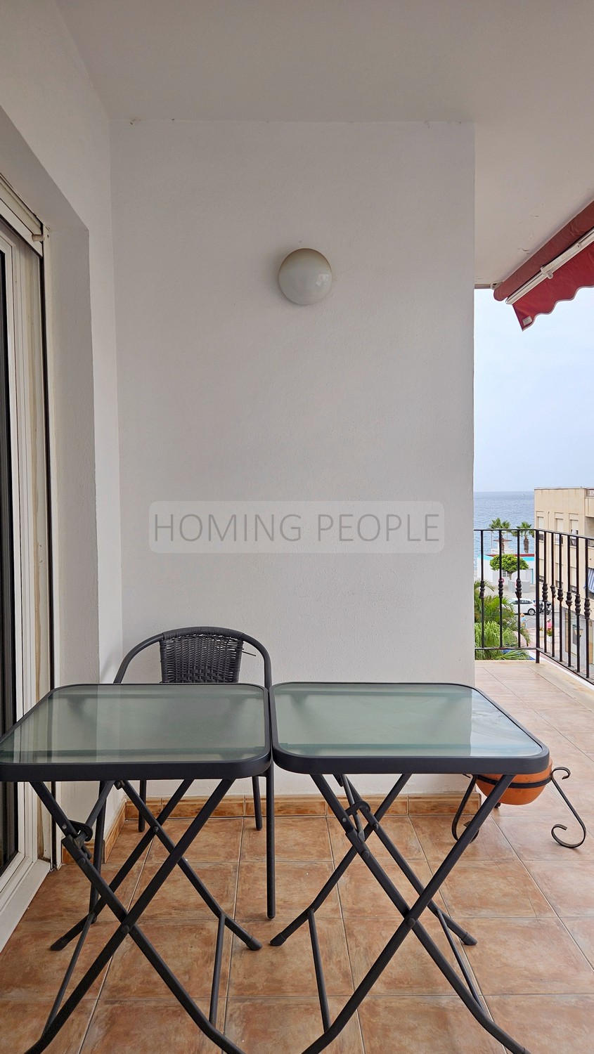 Bright and good quality flat: Spacious and close to the beach and shops.