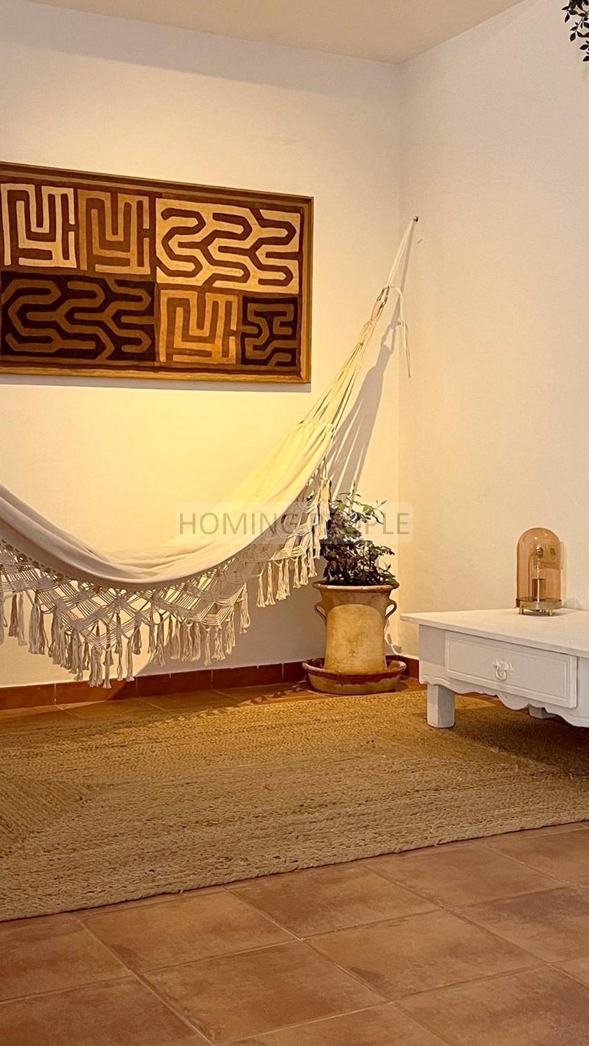 Spacious, freshly decorated home with all fittings and a guest room